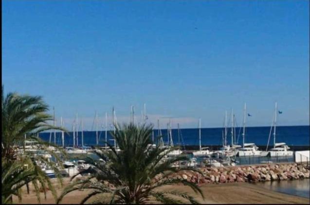Beachfront Vila Valencia Exterior photo